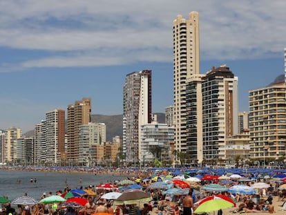 Tourists pack Benidorm’s Levante beach over the May 1 holiday weekend.