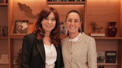 Cristina Fernández de Kirchner y Claudia Sheinbaum durante una visita de la expresidenta argentina a México en agosto de 2024.