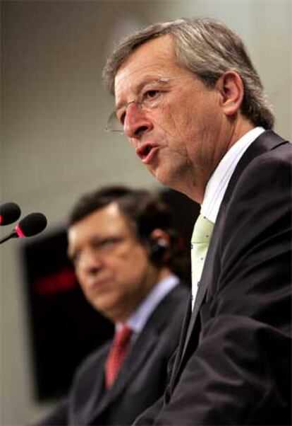 El presidente de turno de la UE, Jean-Claude Juncker, durante la rueda de prensa ofrecida junto a Barroso.