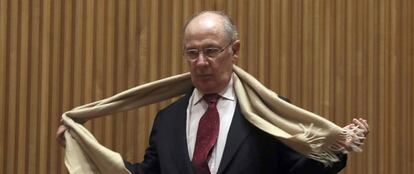  El exvicepresidente y exministro de Economía Rodrigo Rato, a su llegada a la Comisión de investigación de la crisis financiera y rescate bancario del Congreso de los Diputados, en la que ha comparecido hoy. 