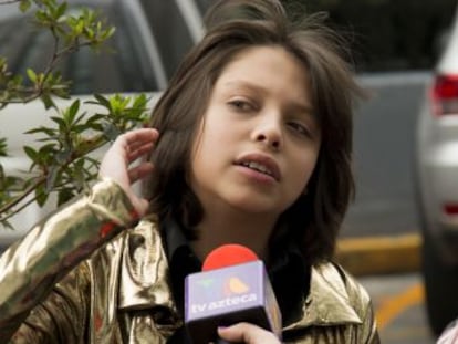 Decenas de pequeños actores, de entre 9 a 15 años, acuden a un  casting  para interpretar al cantante mexicano en la serie sobre su vida