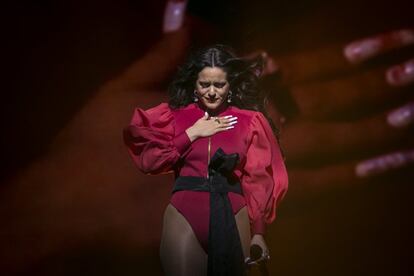 La cantante de Sant Esteve Sesrovires, el pasado 7 de diciembre en Barcelona. Rosalía llevó al escenario barcelonés ante 15.000 personas su trabajo más destacado.