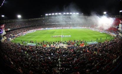 Panóramica del Vicente Calderón durante un partido de Liga.