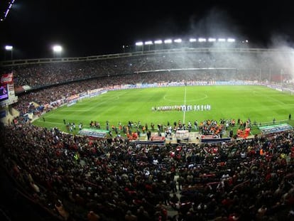 Panóramica del Vicente Calderón durante un partido de Liga.