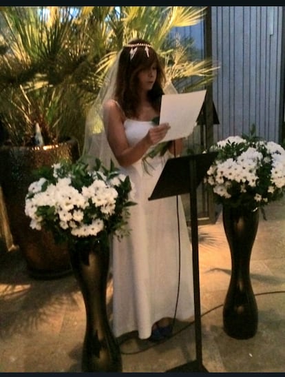 Diana Aller el día de su boda con ella misma.