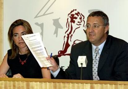 Jesús Caldera Y  Carme Chacón, hoy, en el Congreso.