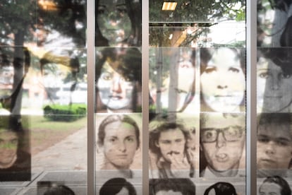 Fotografías de víctimas de la dictadura, en el sitio de la Memoria ESMA (ex centro clandestino de detención, tortura y exterminio)