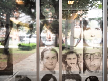 Fotografías de víctimas de la dictadura, en el sitio de la Memoria ESMA (ex centro clandestino de detención, tortura y exterminio).