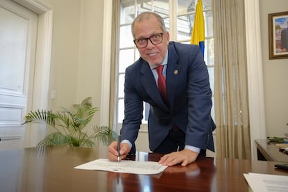 Alfredo Saade asume tomó posesión como jefe de gabinete del presidente de Colombia, Gustavo Petro, el 26 de junio de 2025, en Bogotá.