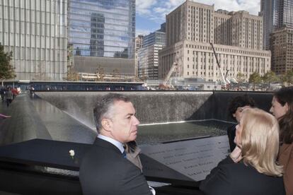 El lehendakari ante el memorial del 11S, en Nueva York
