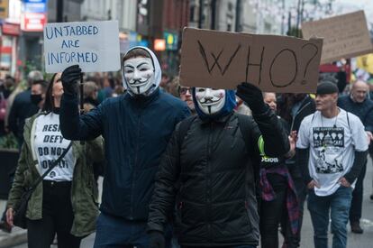 Protesta de los antivacunas en Londres, este sábado.