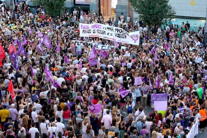 Vista de la manifestación feminista de Callao, este lunes en Madrid.