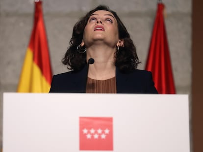 La presidenta de la Comunidad de Madrid, Isabel Díaz Ayuso, durante su comparecencia en rueda de prensa para detallar las nuevas medidas en la región ante la covid-19.