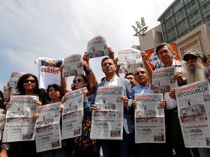 Concentraci&oacute;n en defensa de la libertad de prensa en Estambul.
 
  
  
 