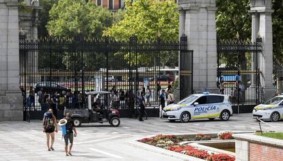 La policía el parque del Retiro, este lunes.