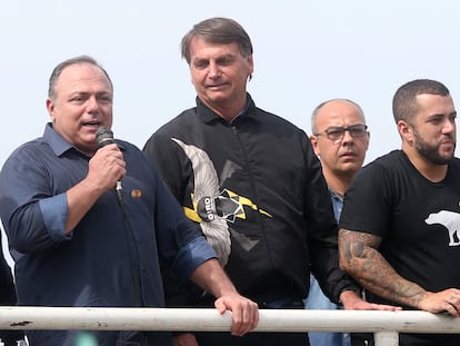 O ex-ministro da Saúde Eduardo Pazuello em evento com o presidente Jair Bolsonaro no Rio de Janeiro em 23 de maio.