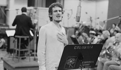 Luis Alberto Spinetta durante un ensayo en los en los Estudios Columbia Recording Studios de Nueva York City