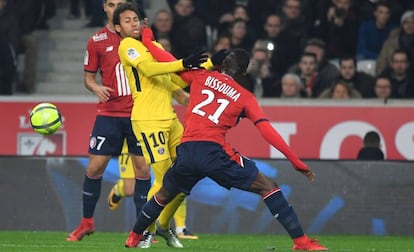 Bissouma agrede a Neymar en Lille.