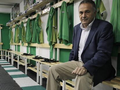 Rafael Gordillo, fotografiado en el vestuario del Betis en el Benito Villamarín.