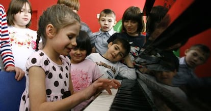 Ni&ntilde;os en un orfanato ruso.