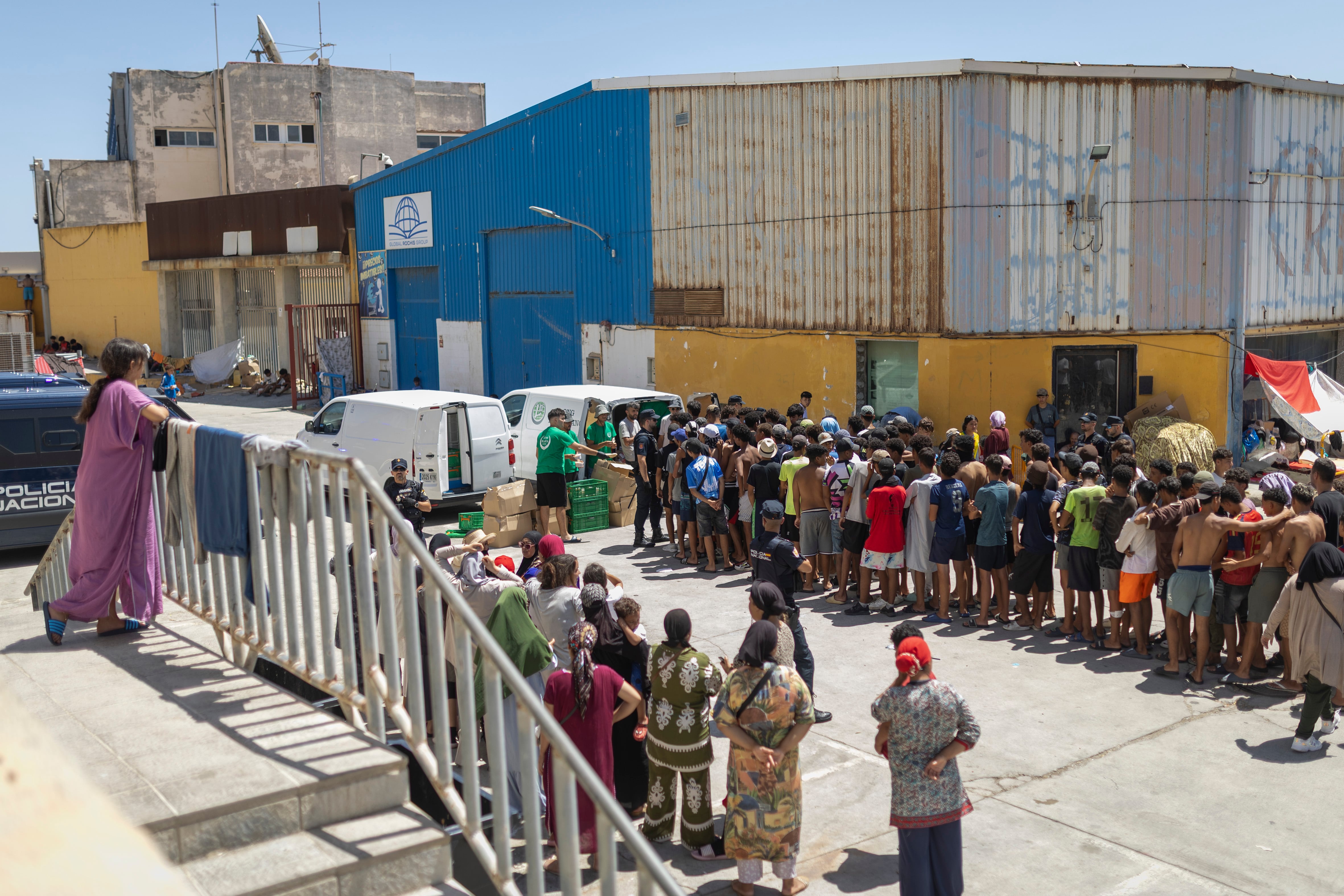 España cifra en hasta 5.000 los migrantes de Ceuta que pueden ser acogidos