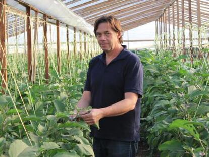 Eduardo Cianca, na propriedade agrícola La Anunciación, em La Plata.