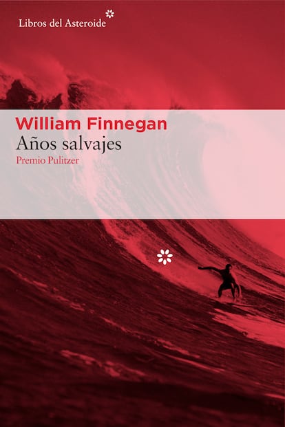 Finnegan, William. Años Salvajes (Libros del Asteroide)

 

El premio Pulitzer de biografía 2016 es una carta de amor al surf y al periodismo. La escribe este redactor del New Yorker que ha cabalgado olas por Indonesia, Madeira, Australia o Hawai en los ratos libres en los que no cubría crisis políticas y conflictos en Nicaragua, Mozambique o los Balcanes. Un relato iniciático y novela de aventuras que dista mucho de ser un manual de surf para principiantes.