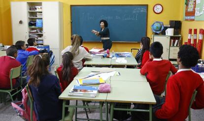 Clase del colegio p&uacute;blico Vasco N&uacute;&ntilde;ez de Balboa, con mayor&iacute;a de alumnos gitanos.