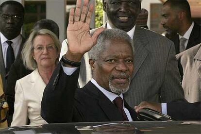 El secretario general de la ONU, Kofi Annan, a su llegada a Nairobi (Kenia).