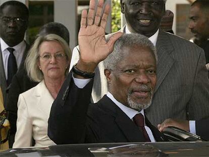 El secretario general de la ONU, Kofi Annan, a su llegada a Nairobi (Kenia).