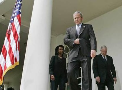 George Bush (centro), Condoleezza Rice y el secretario de Defensa, Robert Gates, en la Casa Blanca.