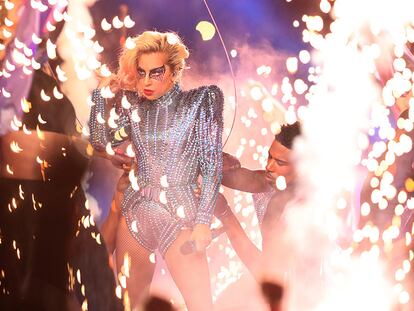 Lady Gaga vuela y arde (y otros momentazos del espectáculo de la Super Bowl)