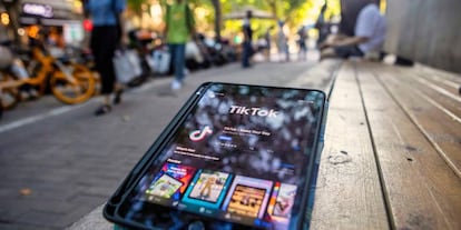 Aplicación TikTok en una tablet, en Shanghái (China).