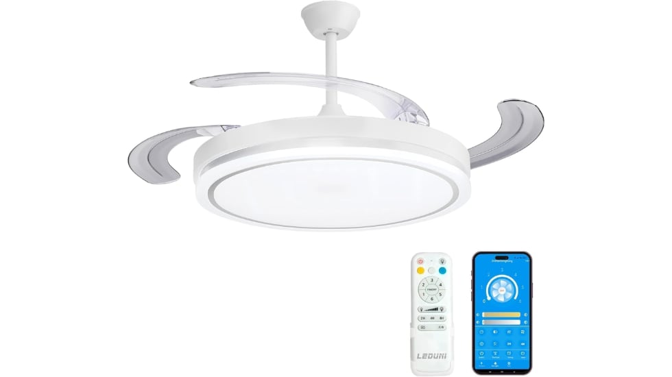 Ventilador de techo con aspas retráctiles.