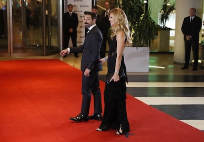 El jugador argentino Ezequiel Lavezzi y su esposa Yanina Screpante.