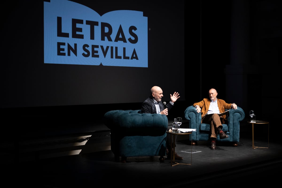Pérez-Reverte anuncia que el polémico foro suspendido sobre la Guerra Civil en Sevilla se celebrará del 5 al 9 octubre e invitará a Pablo Iglesias