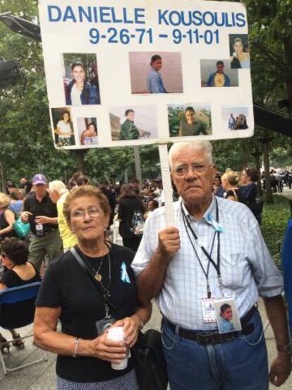 Zoé y George Koussonlis recuerdan a su hija muerta en el atentado.