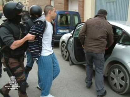 Imagen de la detención de El Rafi y el preso marroquí que se escapó con él.