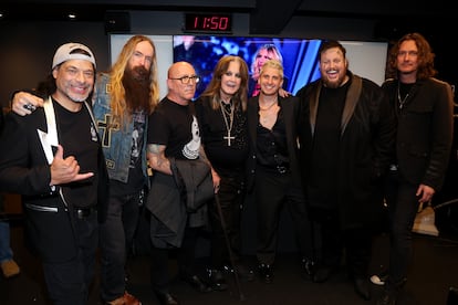 Robert Trujillo, Zakk Wylde, Maynard James Keenan, Ozzy Osbourne, Andrew Watt y Jelly Roll asisten a la Ceremonia de Inducción al Salón de la Fama del Rock & Roll 2024.