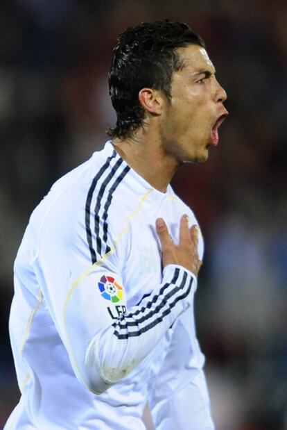 Cristiano Ronaldo festeja uno de sus tanto.