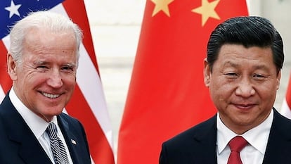 El presidente chino, Xi Jinping, recibe en Pekín a Joe Biden, entonces vicepresidente de EEUU, en diciembre de 2013.