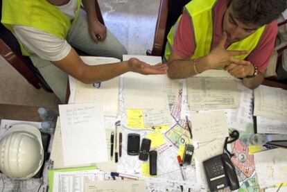 Voluntarios del centro de evaluación de daños y necesidades (Cedan) en Lorca.