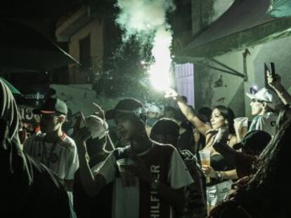 Nueve jóvenes murieron hace 15 días en una de estas fiestas que triunfan en los barrios pobres de São Paulo