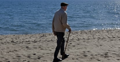 Sampedro, paseando por la playa de Mijas (M&aacute;laga).