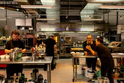 El equipo, con el chef Francisco Migoya (a la derecha) al frente. 