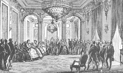 Abdicación de la reina Isabel II, desterrada en París, en favor de su hijo Alfonso XII el 25 de junio de 1870, según un grabado publicado en 'La Ilustración Española y Americana'.