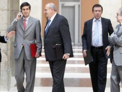 Los rectores de las universidades públicas en la Real Casa de Correos.