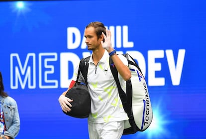 Daniil Medvedev entra en la pista para disputar la final del US Open ante Nadal