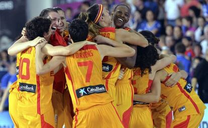 Las jugadoras españoas celebran el título.