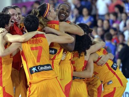 Las jugadoras españoas celebran el título.